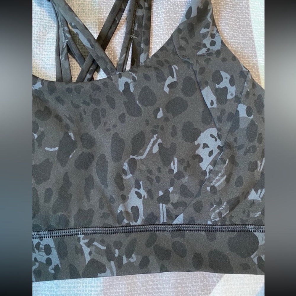 Lululemon sports bra - Picture 4 of 5